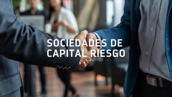 Dos personas en traje dándose la mano y letras que dicen: "Sociedades de capital riesgo"